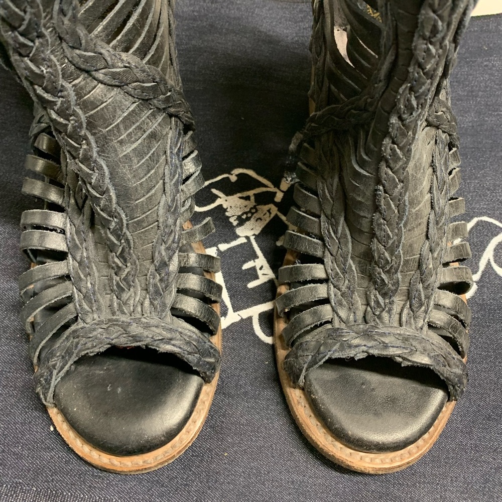 Freebird womens Bela blue navy size 8